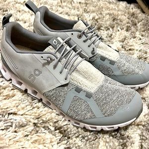 Women’s Terry Cloud On’s — Size 7.5